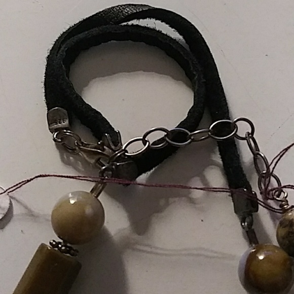 Quartz and Leather Choker - Picture 4 of 4